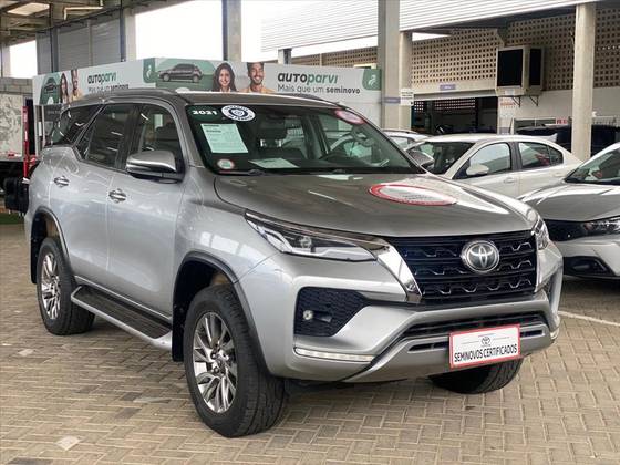 TOYOTA HILUX SW4 2.8 D-4D TURBO DIESEL SRX 7L 4X4 AUTOMÁTICO